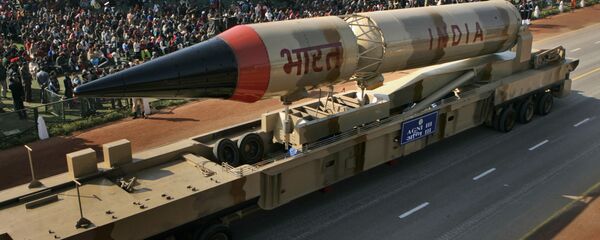 Modelo do míssil indiano Agni-3 durante ensaio da Parada do Dia da República, Nova Deli (foto de arquivo) - Sputnik Brasil