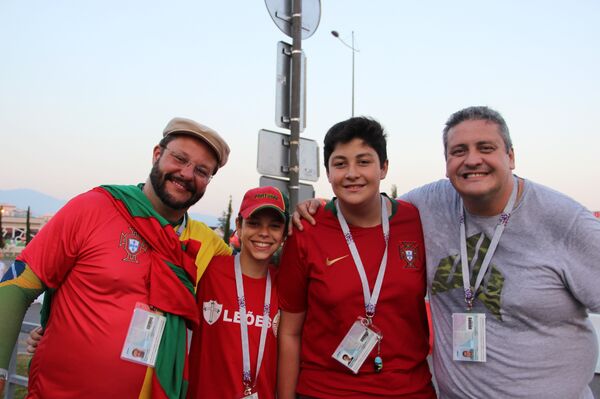 Maurício, Pedro, Pedro e Eduardo, torcedores brasileiros antes do jogo Portugal-Uruguai, em 30 de junho de 2018, em Sochi - Sputnik Brasil