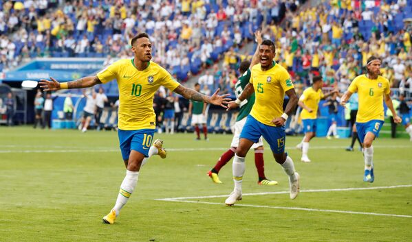 Neymar comemora primeiro gol do Brasil - Sputnik Brasil