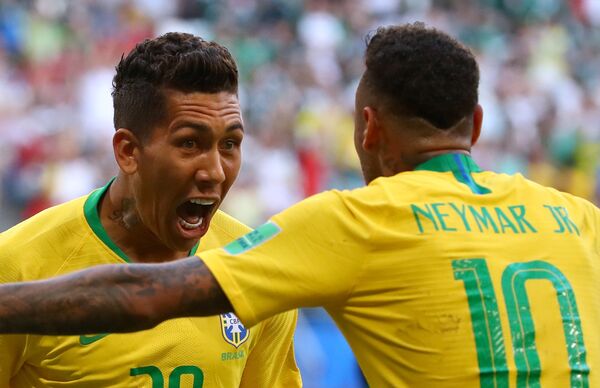 Roberto Firmino comemora segundo gol da seleção brasileira contra o México - Sputnik Brasil