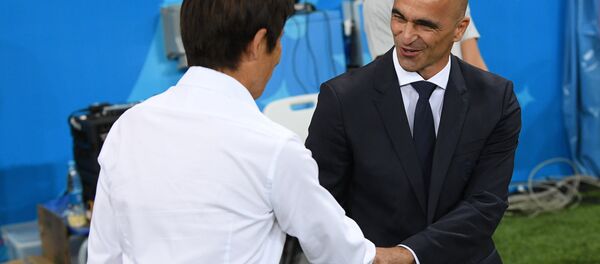 Roberto Martínez, técnico da Bélgica, cumprimentando o treinador do Japão em Rostov-no-Don - Sputnik Brasil