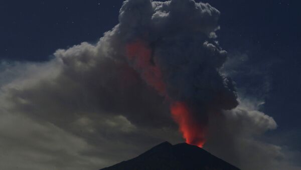 Erupção do vulcão Agung - Sputnik Brasil