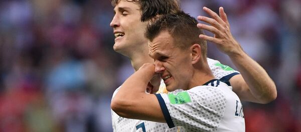 Mário Fernandes e Denis Cheryshev após vitória da Seleção Russa no jogo contra Espanha nos oitavos da Copa 2018 - Sputnik Brasil