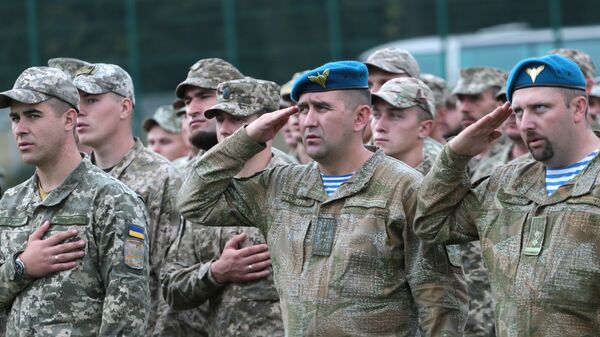 Militares ucranianos comparecendo à cerimônia de abertura das manobras Rapid Trident-2017 - Sputnik Brasil
