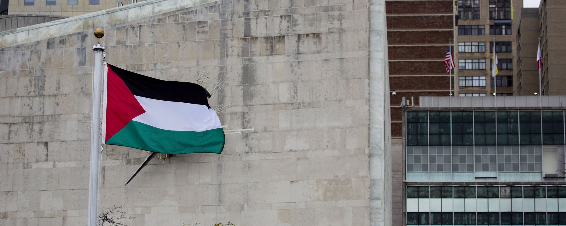 Bandeira palestina tremula no Jardim das Rosas, na sede da Organização das Nações Unidas (ONU) - Sputnik Brasil, 1920, 10.05.2024