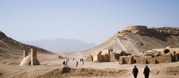 Torre do Silêncio (Dakhma), Yazd, Irã Torre do Silêncio (Dakhma), Yazd, Irã - Sputnik Brasil