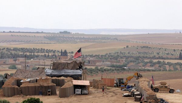 Forças norte-americanas montaram uma nova base em Manbij, na Síria. - Sputnik Brasil