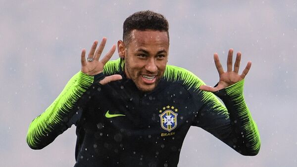 Atacante Neymar em treino da seleção brasileira na Rússia - Sputnik Brasil