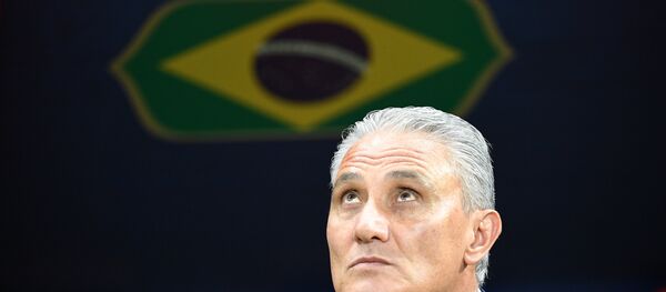 Tite a beira do gramado na partida contra a Bélgica pela Copa do Mundo - Sputnik Brasil