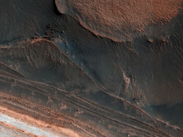 Depósitos estratificados no Polo Norte de Marte (25 de março de 2018) - Sputnik Brasil