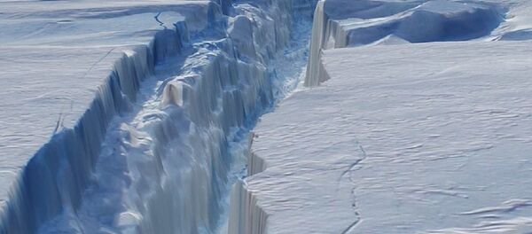 Brecha na geleira Pine Island, na Antártida (imagem referencial) Brecha na geleira Pine Island, na Antártida (imagem referencial) - Sputnik Brasil