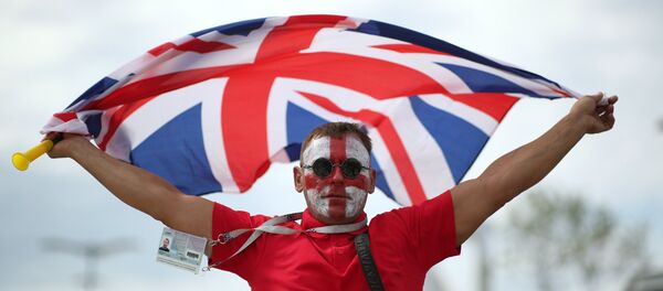 Um torcedor da Inglaterra antes da partida contra a Suécia. - Sputnik Brasil