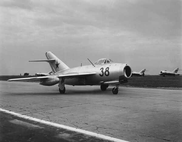 Adversários equivalentes: como terminou 1º combate entre caças MiG-15 e F-86 no conflito coreano? - Sputnik Brasil