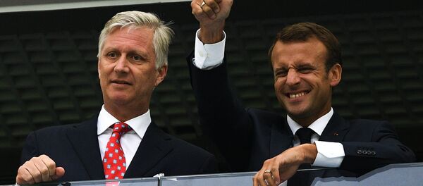 Emmanuel Macron, presidente da França, assistindo a vitória francesa sobre a Bélgica em São Petersburgo - Sputnik Brasil