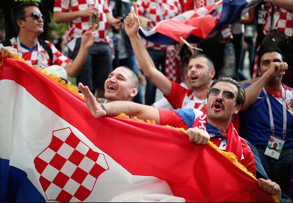 Torcedores croatas antes do jogo entre Croácia e Inglaterra pela semifinal da Copa do Mundo FIFA 2018 - Sputnik Brasil