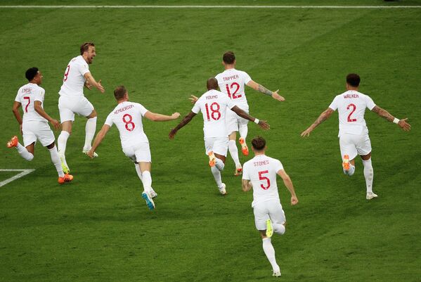 Englsh Team comemora após o gol do lateral direito Kieran Trippier - Sputnik Brasil