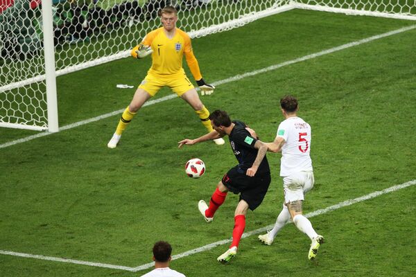 Mario Mandzukic batendo para fazer o segundo gol da Croácia - Sputnik Brasil