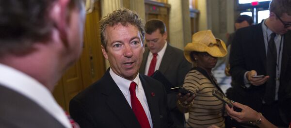 Senador Republicano Rand Paul concede entrevista em uma pausa durante a reunião do Senado de 31 de maio de 2015. - Sputnik Brasil