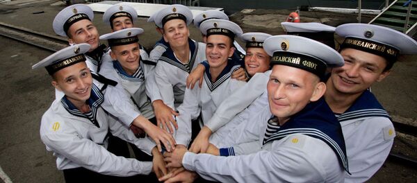 Marinheiros das Frotas do Norte e do Pacífico da Marinha da Rússia durante uma cerimônia solene após as manobras Vostok 2010. - Sputnik Brasil