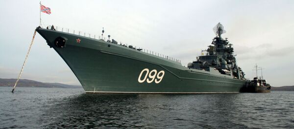 Cruziero nuclear de mísseis pesado Pyotr Veliky, da Frota do Norte da Marinha da Rússia, perto da cidade de Severomorsk. - Sputnik Brasil