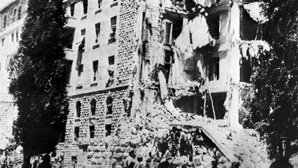 Foto tirada em 22 de julho de 1946 mostra o Hotel King David em Jerusalém, que abrigava a sede britânica, danificada após um ataque a bomba contra o governo britânico por membros do Irgun, um grupo terrorista sionista liderado por Menachem Begin - Sputnik Brasil