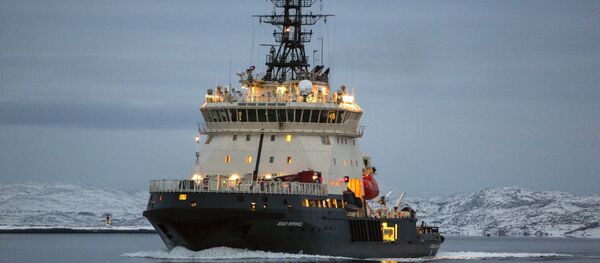 Quebra-gelo Ilia Mutomets chegando à base em Severomorsk - Sputnik Brasil