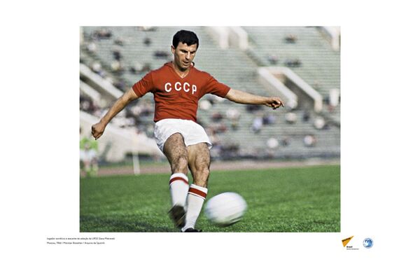 Slava Metreveli, atacante da URSS, em foto de 1966. - Sputnik Brasil