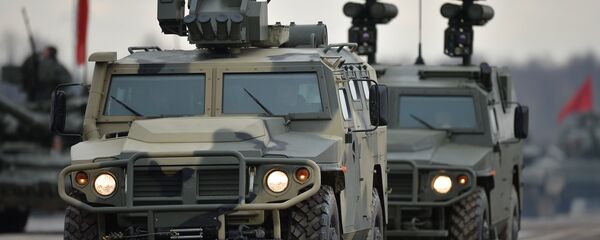 O blindado russo Tigr com o complexo de mísseis antitanque Kornet-D - Sputnik Brasil