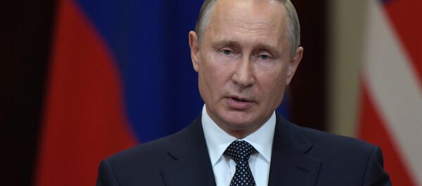 Presidente russo Vladimir Putin durante a coletiva de imprensa conjunta com o lídr norte-americano Donald Trump - Sputnik Brasil