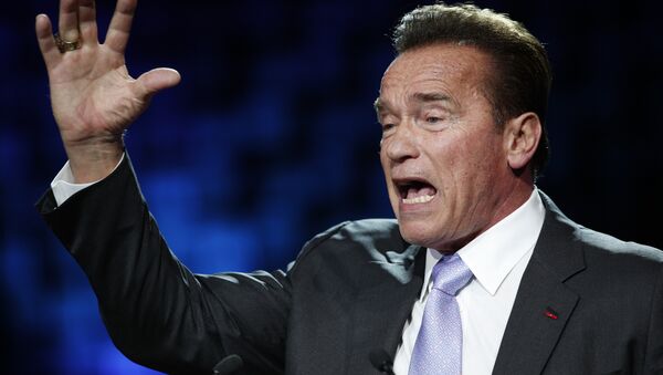 Former California Gov. Arnold Schwarzenegger delivers his speech at the One Planet Summit, in Boulogne-Billancourt, near Paris, France, Tuesday, Dec. 12, 2017. World leaders, investment funds and energy magnates promised to devote new money and technology to slow global warming at a summit in Paris that President Emmanuel Macron hopes will rev up the Paris climate accord that U.S. President Donald Trump has rejected - Sputnik Brasil