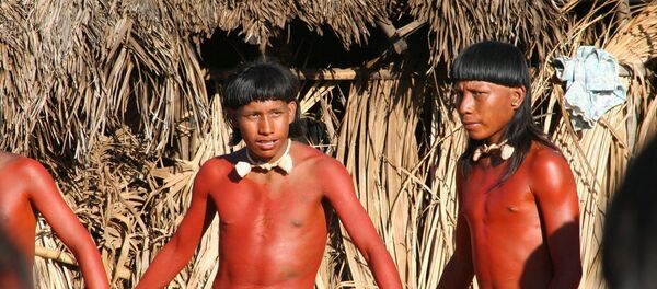 Índios da tribo Xavante realizam ritual - Sputnik Brasil