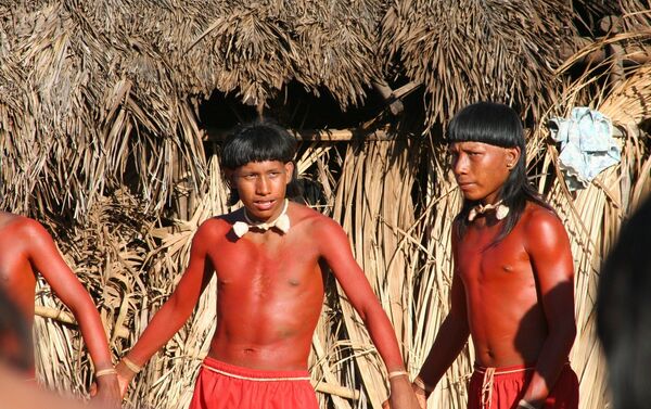 Índios da tribo Xavante realizam ritual - Sputnik Brasil