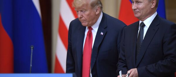 Presidente dos EUA, Donald Trump, e seu homólogo russo, Vladimir Putin, durante a reunião em Helsinque, Finlândia - Sputnik Brasil
