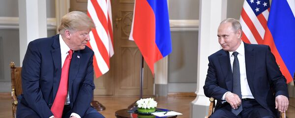 Presidente dos EUA, Donald Trump, e seu homólogo russo, Vladimir Putin, durante a reunião em Helsinque, Finlândia - Sputnik Brasil
