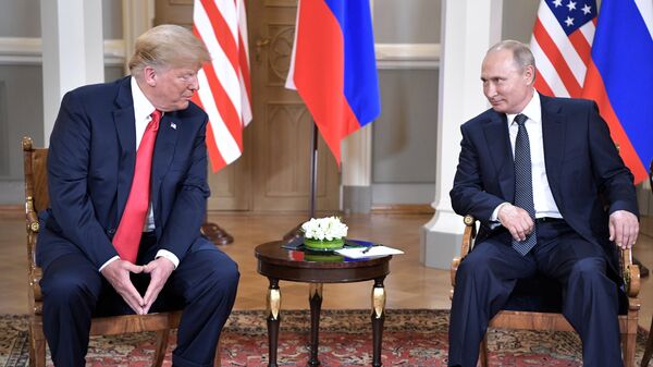 O presidente dos EUA, Donald Trump, e seu homólogo russo, Vladimir Putin, durante reunião em Helsinque, na Finlândia - Sputnik Brasil