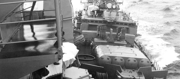 Navio-patrulha Bezzavetny da Frota do Mar Negro choca com o cruzador norte-americano USS Yorktown, 12 de fevereiro de 1988 - Sputnik Brasil
