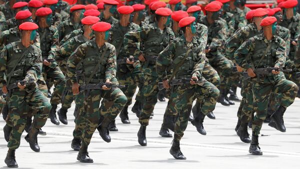 Soldados do Exército da Venezuela participam de parada em Caracas em celebração ao aniversário de 207 anos da independência do país. - Sputnik Brasil