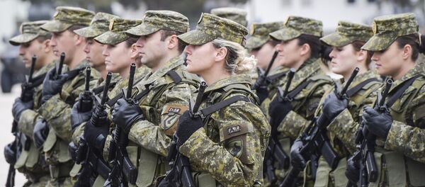 Efetivos da Força de Segurança do Kosovo (KSF) durante uma cerimônia em Pristina, 5 de março de 2018 Efetivos da Força de Segurança do Kosovo (KSF) durante uma cerimônia em Pristina, 5 de março de 2018 - Sputnik Brasil