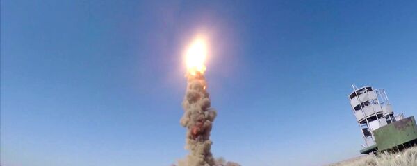 Lançamento do novíssimo míssil de intercepção do sistema russo de defesa antiaérea no polígono de Sary Shagan, no Cazaquistão - Sputnik Brasil