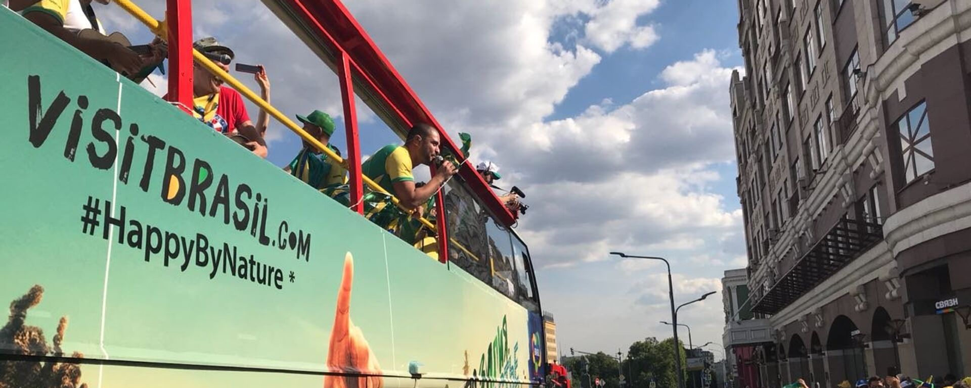 A Agência Brasileira de Promoção Internacional do Turismo (Embratur) rodou Moscou de ônibus para promover o turismo no Brasil - Sputnik Brasil, 1920, 09.08.2024