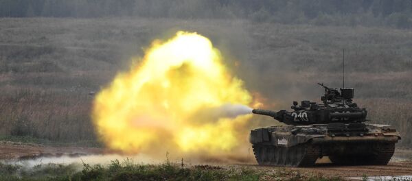 Tanque T-90 durante demonstração dos modelos avançados de armamaneto no polígono Alabino, Rússia, 23 de agosto de 2017 - Sputnik Brasil