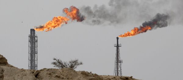 Instalação petroleira na ilha de Khark na margem do golfo Pérsico - Sputnik Brasil