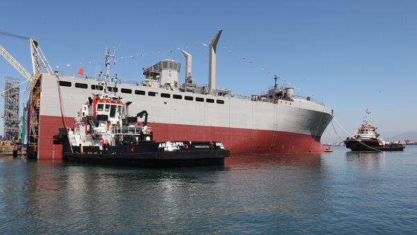 Novo navio de apoio logístico da Marinha italiana Vulcano durante a cerimônia de lançamento da seção de proa no estaleiro da Fincantieri, em Castellamare di Stabia, perto de Nápoles, 10 de abril de 2017 - Sputnik Brasil