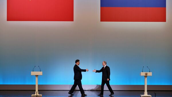 O presidente chinês, Xi Jinping, em encontro com o presidente russo, Vladimir Putin, em Moscou - Sputnik Brasil