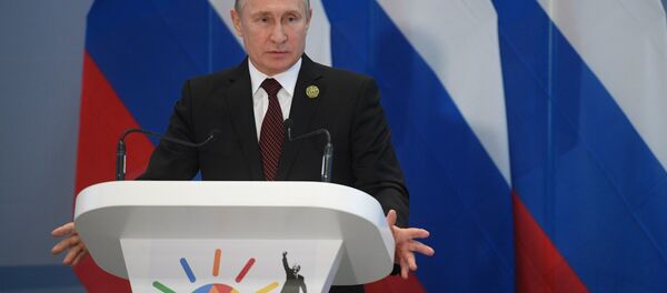Presidente russo Vladimir Putin durante a coletiva de imprensa após a 10ª cúpula do BRICS em Johannesburgo, África do Sul - Sputnik Brasil