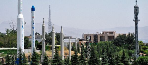 Maquetas de mísseis e foguetes-portadores no território do Museu da Revolução Islâmica e Defesa Sagrada em Teerã, Irã - Sputnik Brasil