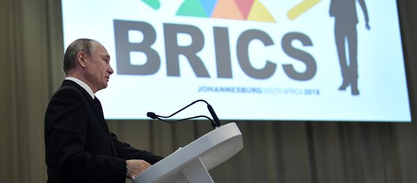 O presidente russo, Vladimir Putin, durante coletiva de imprensa em Joanesburgo, na 10ª Cúpula dos BRICS. - Sputnik Brasil