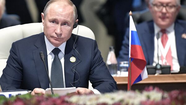 Presidente russo, Vladimir Putin, durante o encontro de líderes do BRICS no âmbito da 10ª cúpula do grupo - Sputnik Brasil