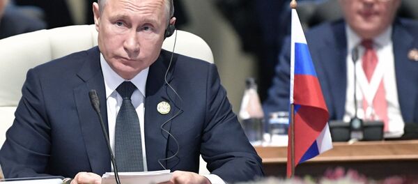 Presidente russo, Vladimir Putin, durante o encontro de líderes do BRICS no âmbito da 10ª cúpula do grupo - Sputnik Brasil