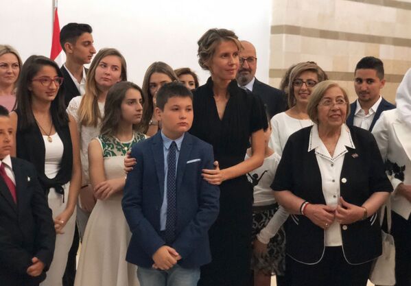 A primeira-dama da Síria, Asma Assad, durante um encontro com famílias dos militares russos mortos na Síria. - Sputnik Brasil